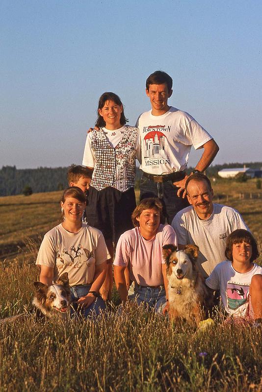 1995-07 White Salmon Jeanne and Steves Cabin 03.jpg